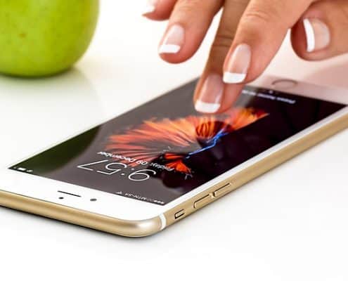 La protección de datos y la defensa de tu privacidad cuando usas el teléfono móvil La protección de datos y la defensa de tu privacidad cuando usas el teléfono móvil